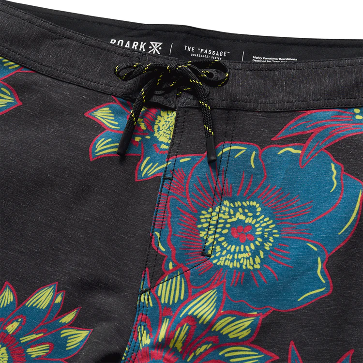 Passage 17" Aurora Flora Black